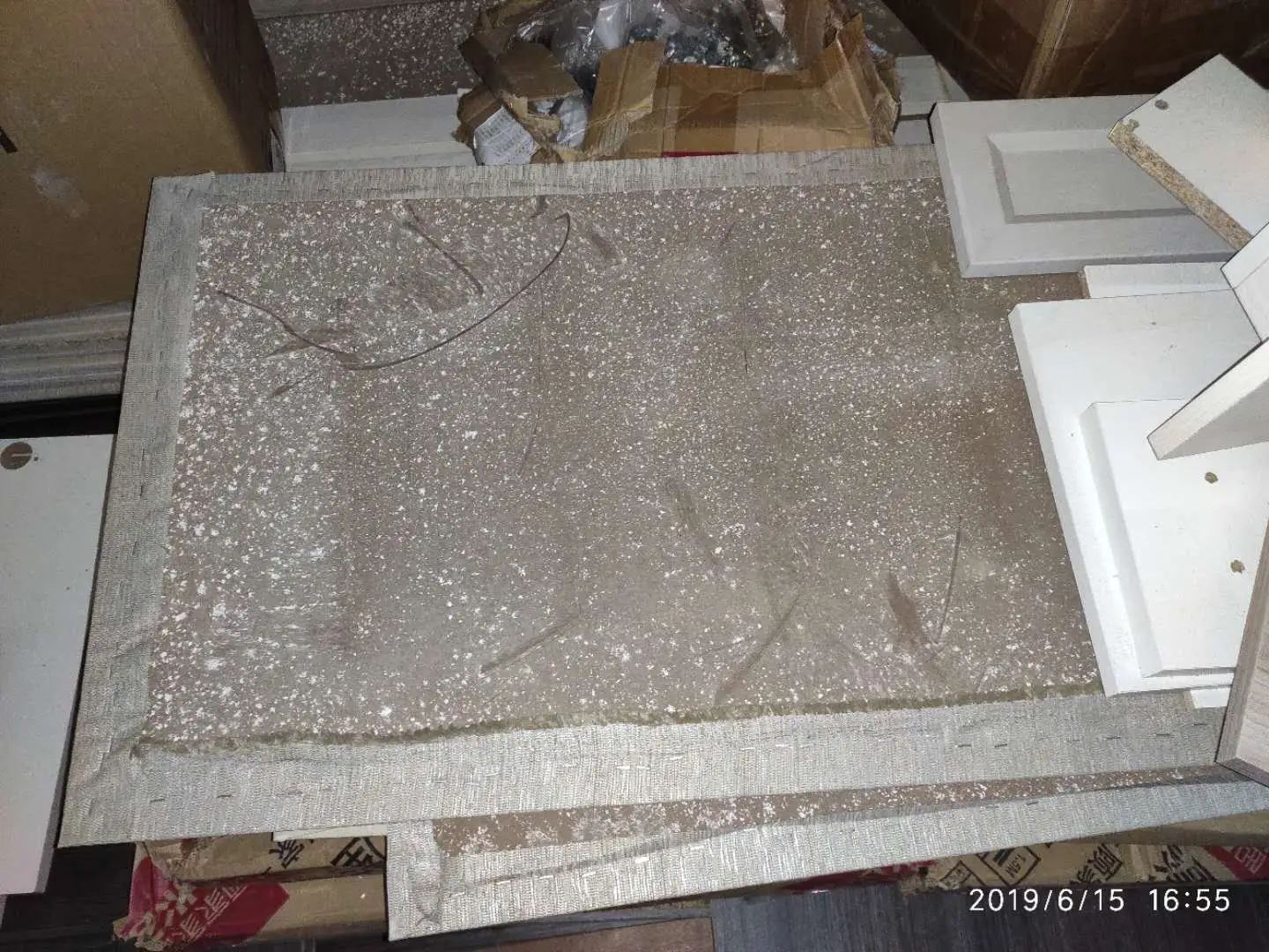 南康实木家具严重霉变案例-实木板材大面积白色霉斑-南康家具产业带