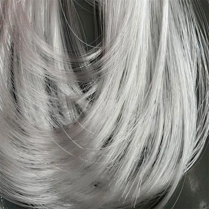 塑料拉丝工序实拍：成束白色扁丝缠绕成卷，是编织袋拉丝段的半成品形态