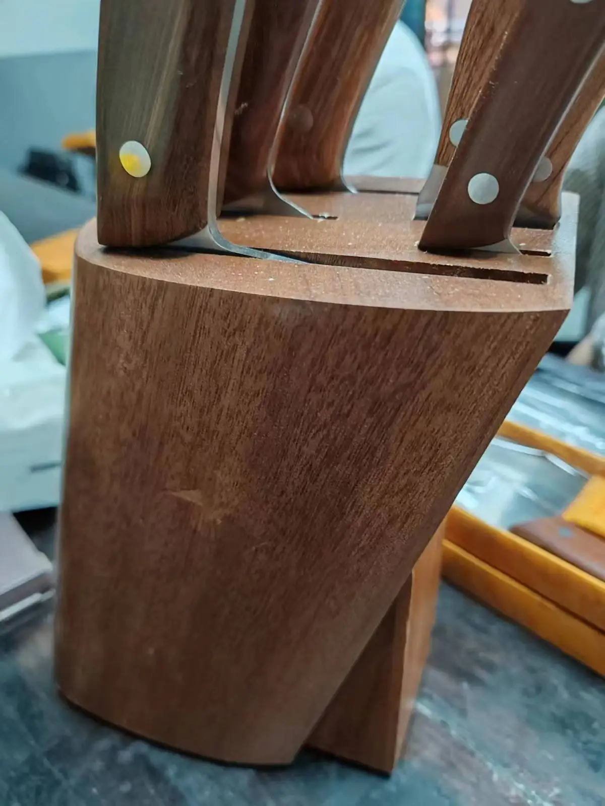 Yongkang cup factory wooden knife block export anti-mold packaging: solid wood base and gift box
